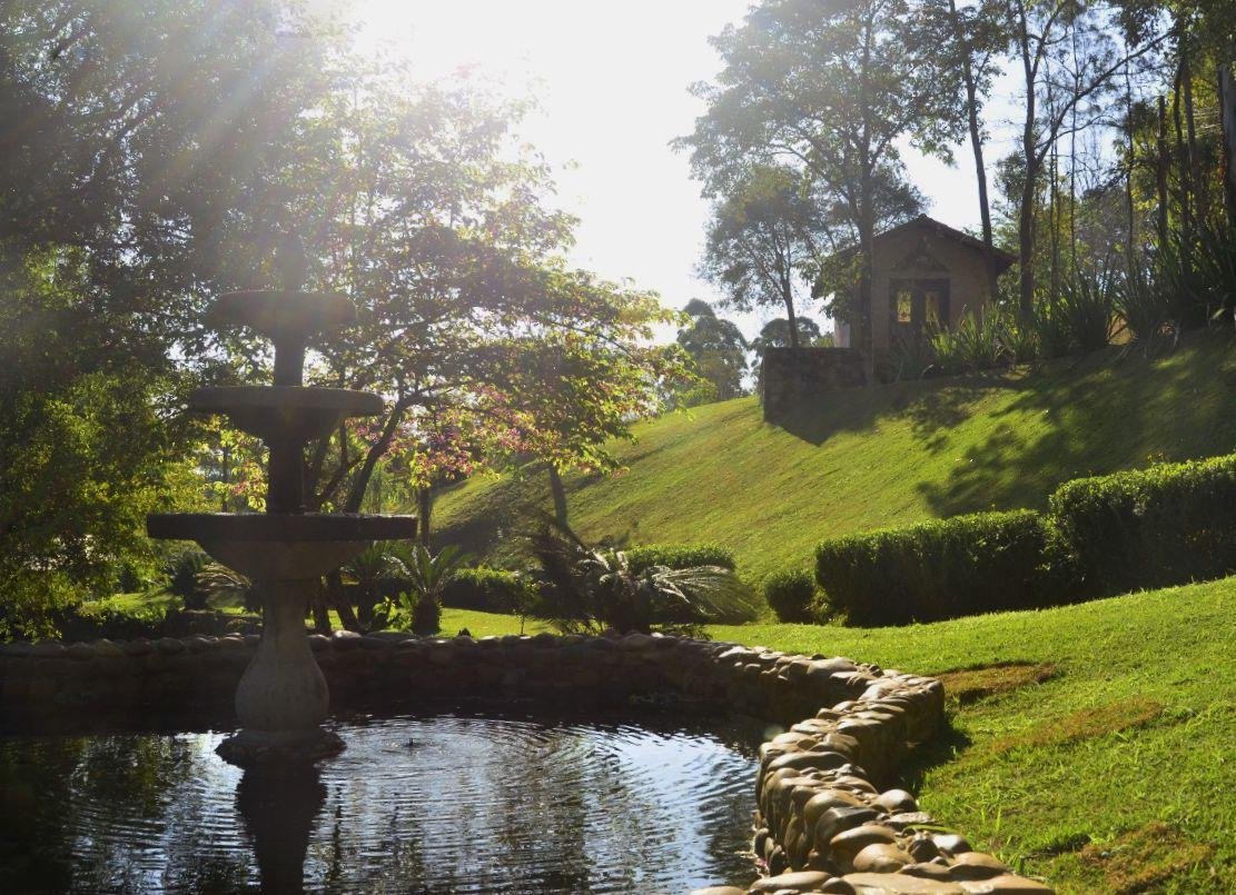 Área externa com piscina